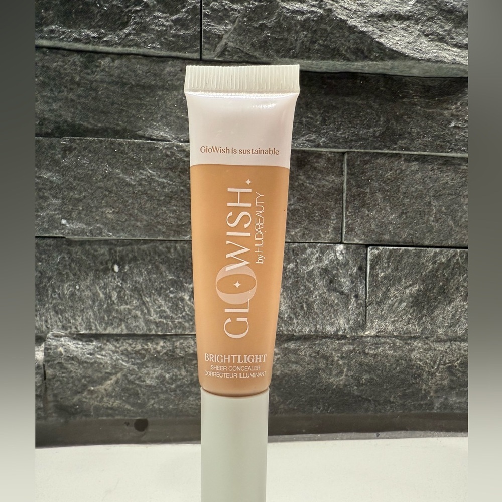 Glow Wish Bright Light Hydrating Sheer Vegan Concealer 05 Medium 0.35oz NWOB - Picture 8 of 10